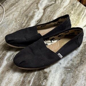 TOMS Women's Black Canvas Loafers